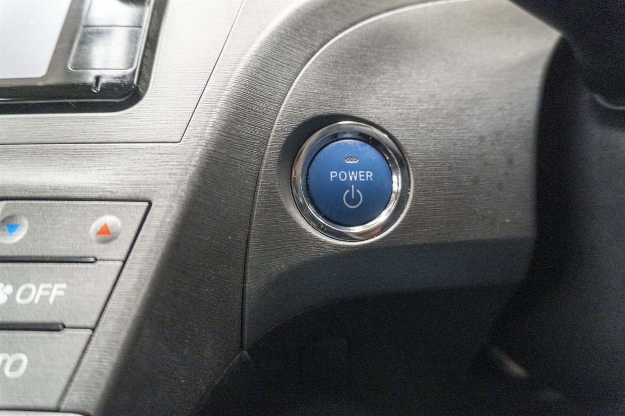 2015 Toyota Prius thumbnail