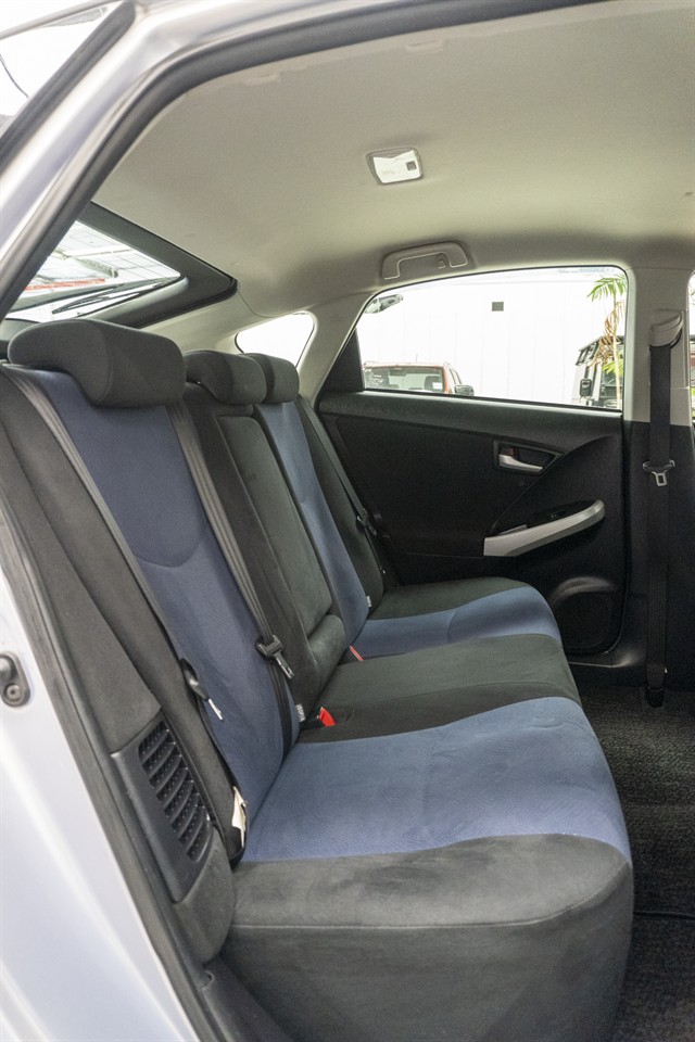 2015 Toyota Prius thumbnail