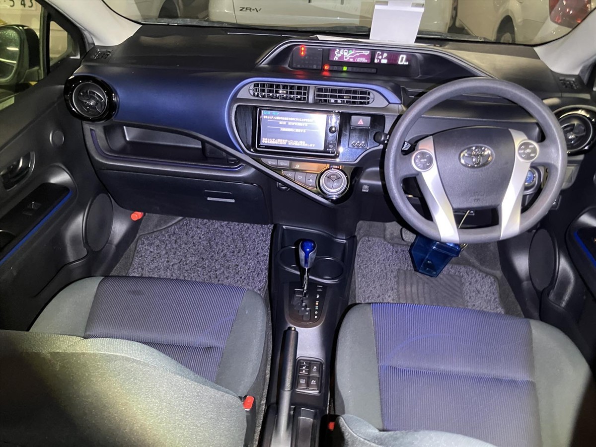2015 Toyota Aqua thumbnail