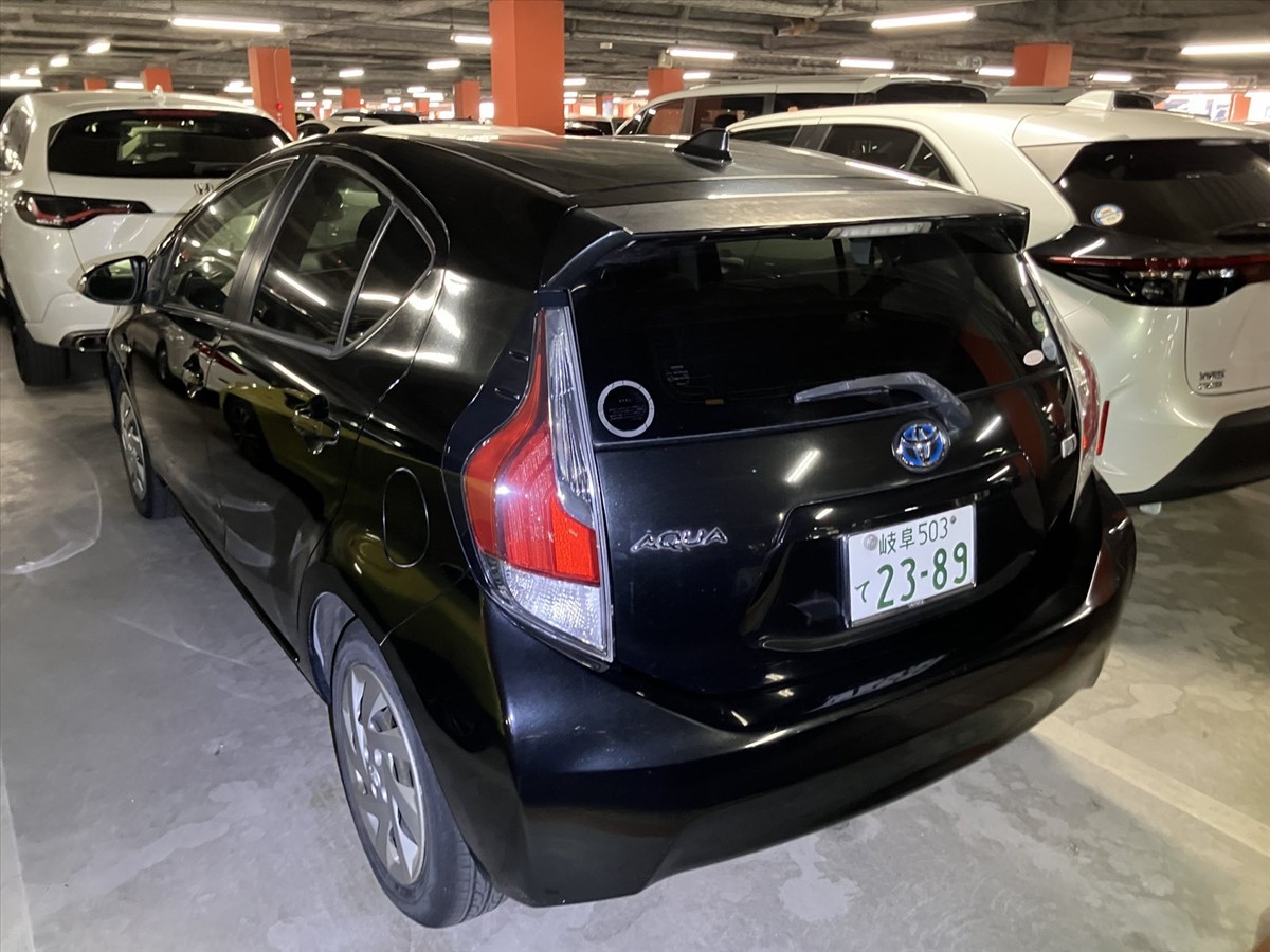 2015 Toyota Aqua thumbnail