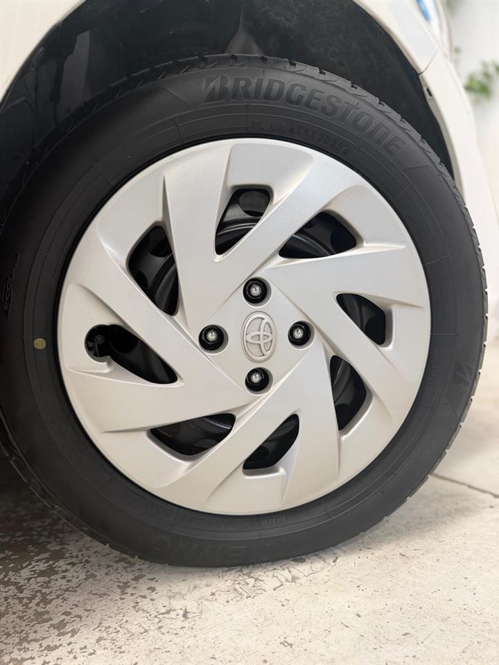 2019 Toyota Aqua thumbnail