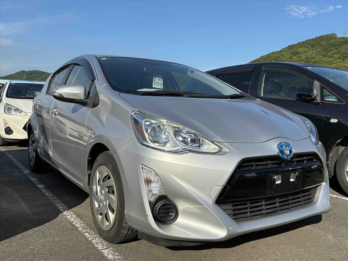2015 Toyota Aqua thumbnail