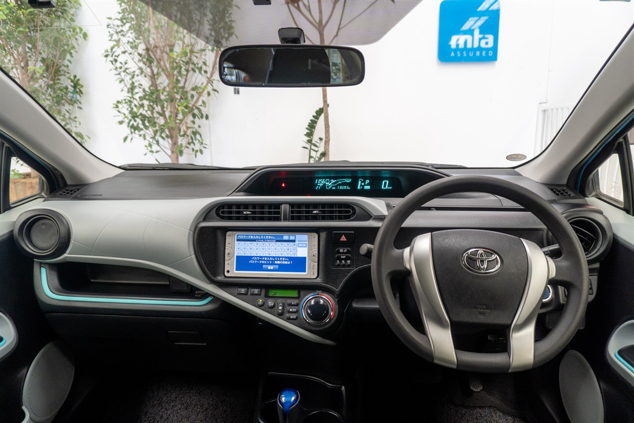 2012 Toyota Aqua thumbnail