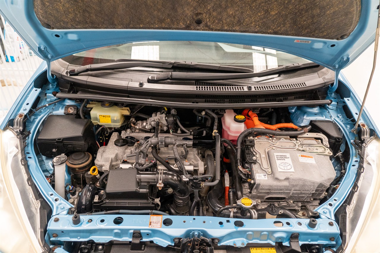 2012 Toyota Aqua thumbnail
