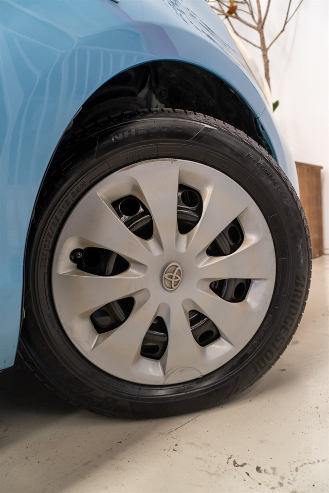 2012 Toyota Aqua thumbnail