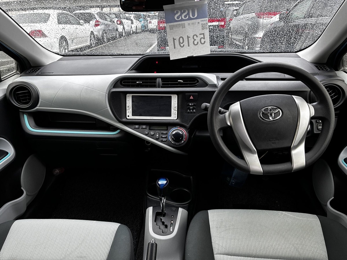 2012 Toyota Aqua thumbnail