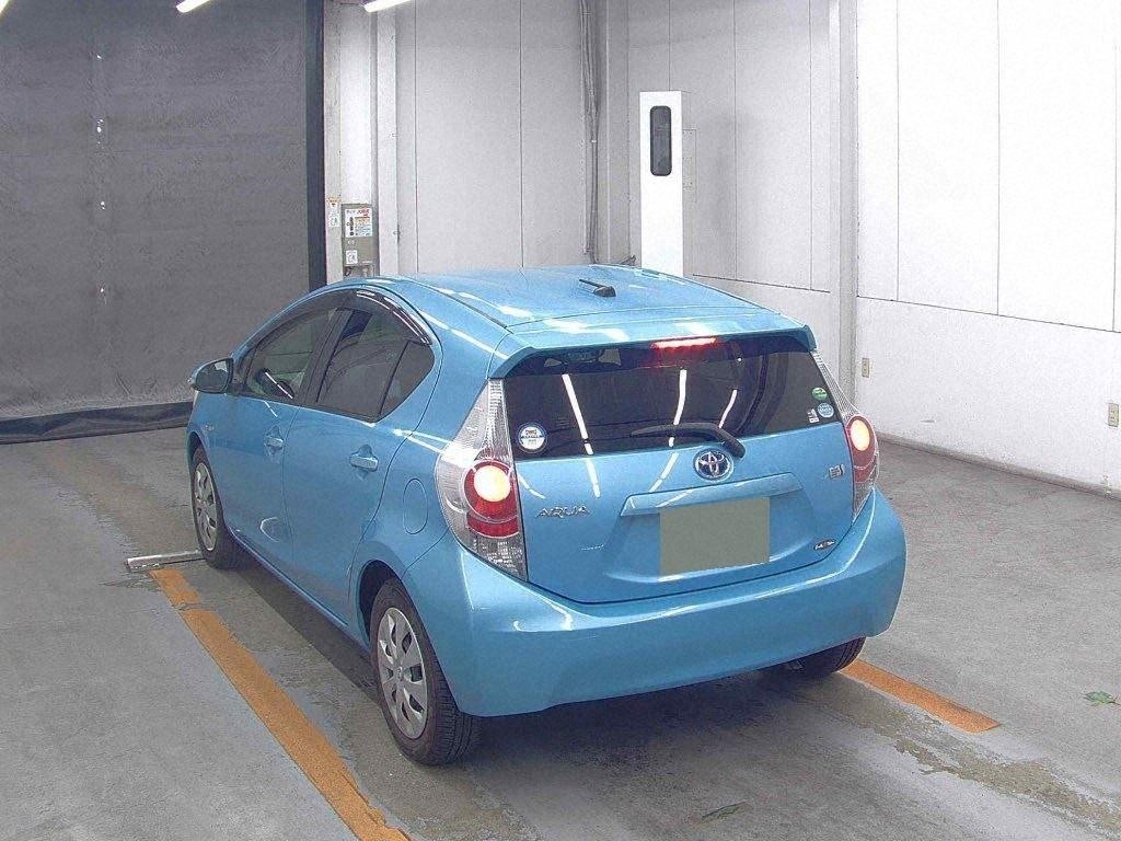 2012 Toyota Aqua thumbnail
