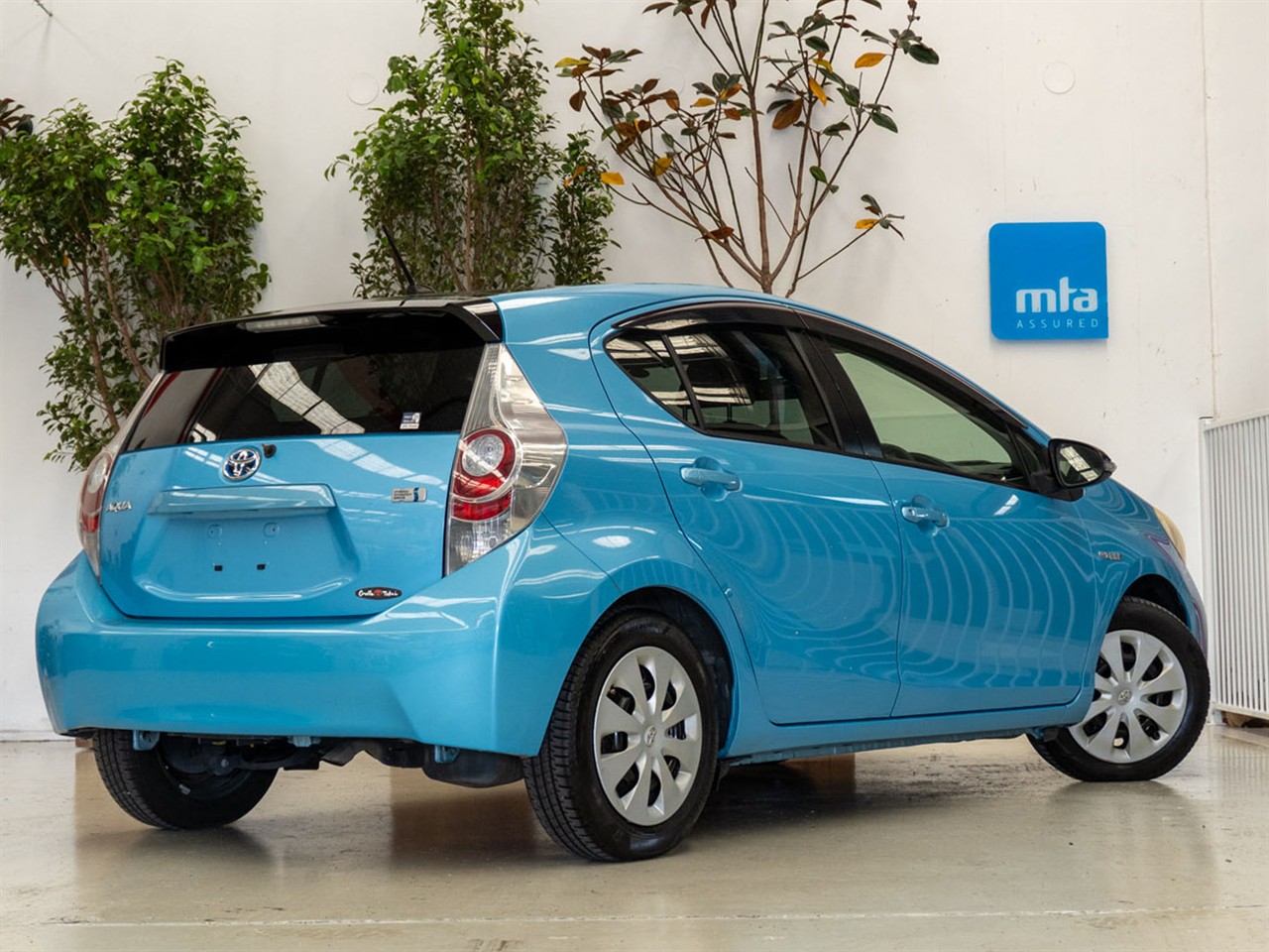 2012 Toyota Aqua thumbnail