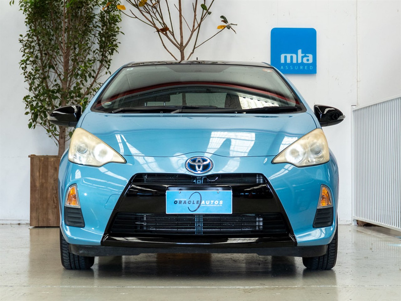 2012 Toyota Aqua thumbnail