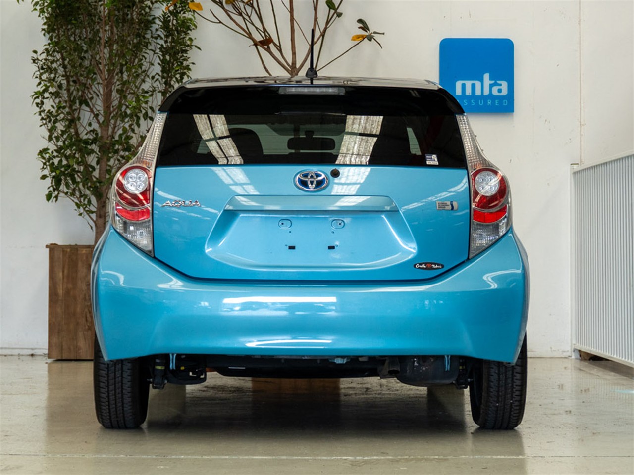 2012 Toyota Aqua thumbnail