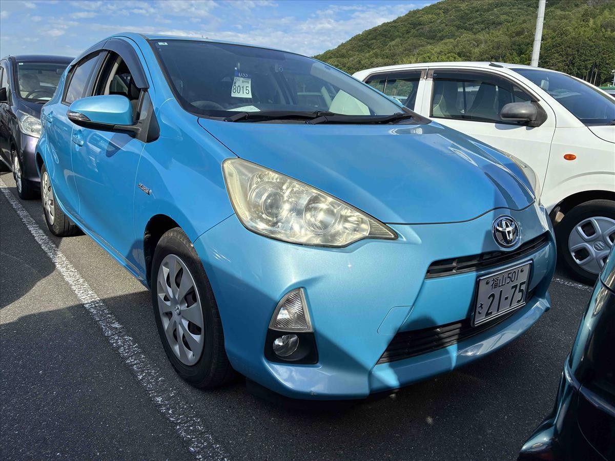 2013 Toyota Aqua thumbnail