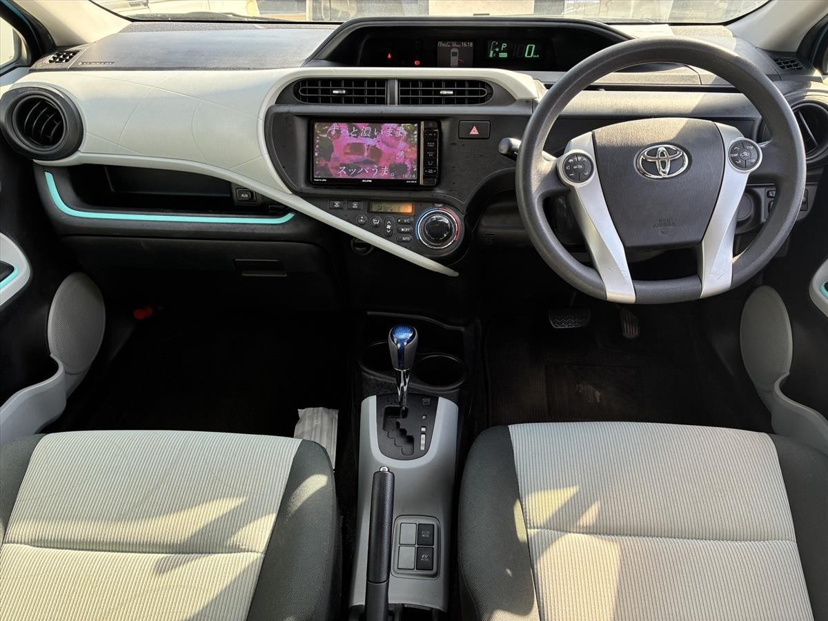 2013 Toyota Aqua thumbnail