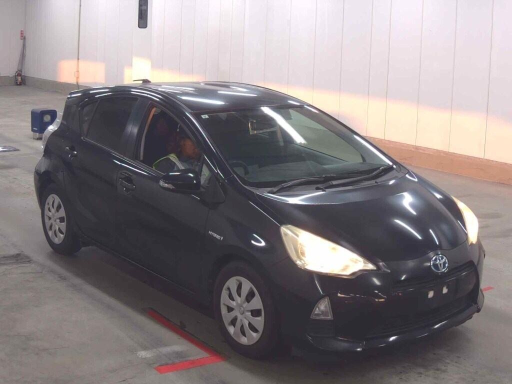 2013 Toyota Aqua thumbnail