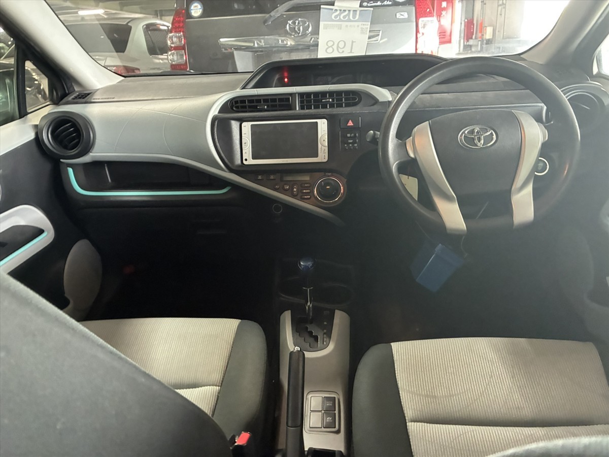 2013 Toyota Aqua thumbnail