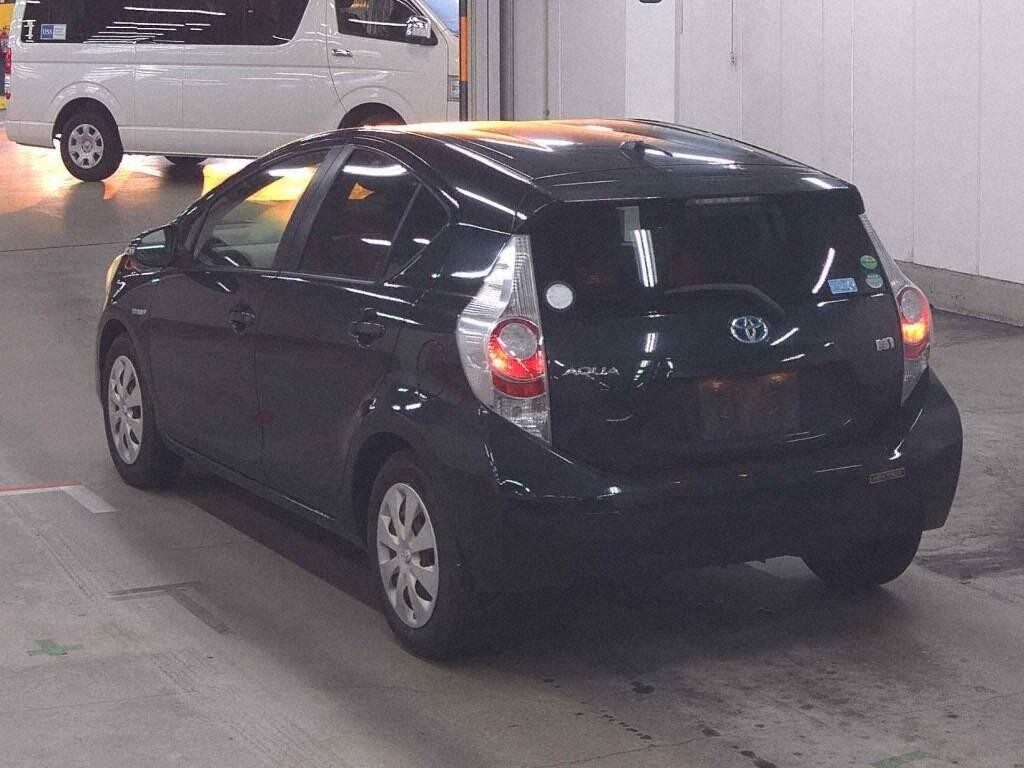 2013 Toyota Aqua thumbnail