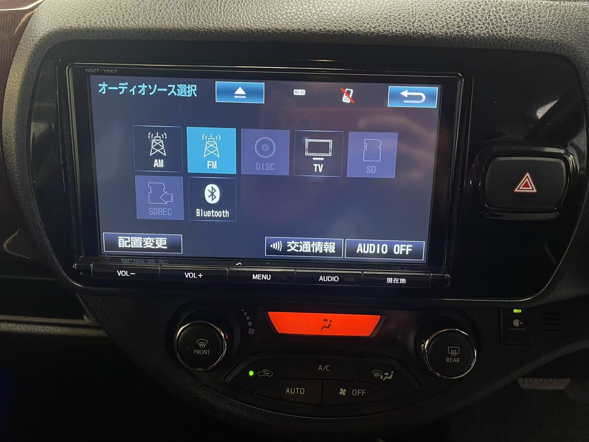 2017 Toyota Vitz thumbnail