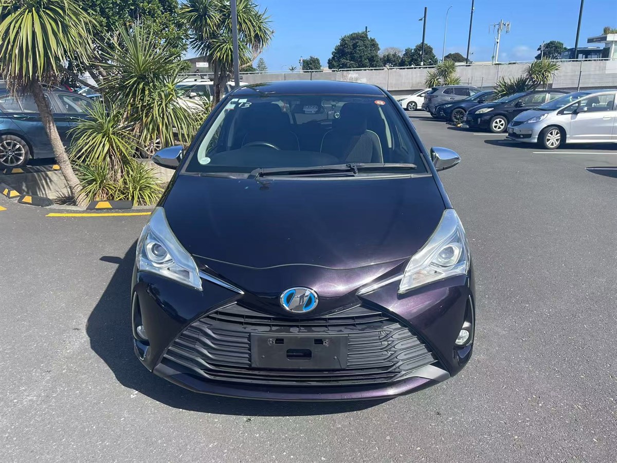 2017 Toyota Vitz thumbnail