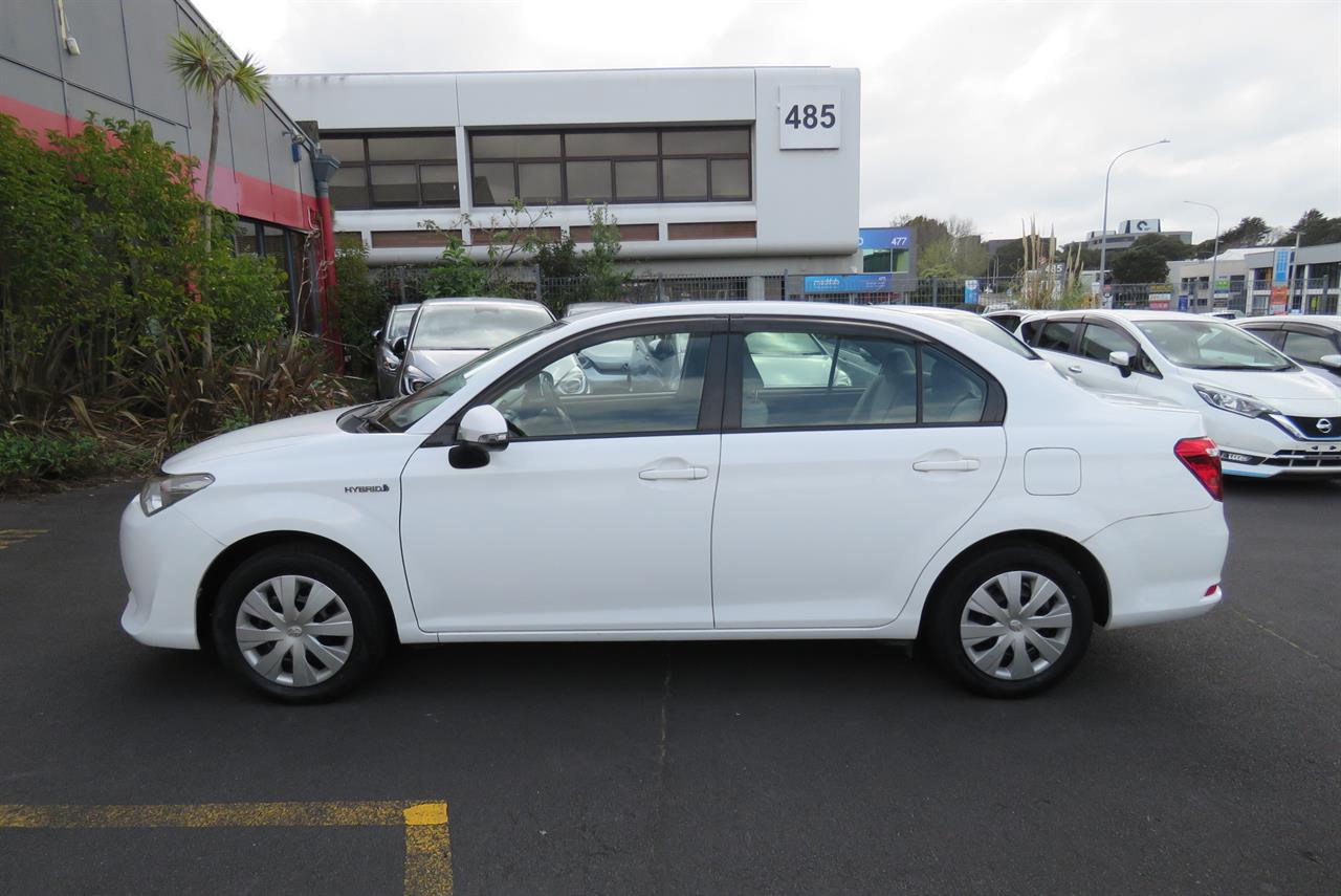 2017 Toyota Corolla thumbnail