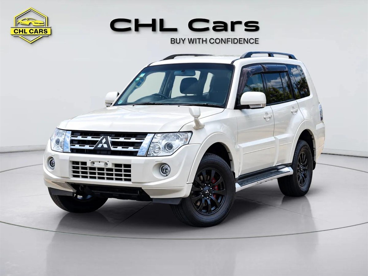2013 Mitsubishi Pajero thumbnail