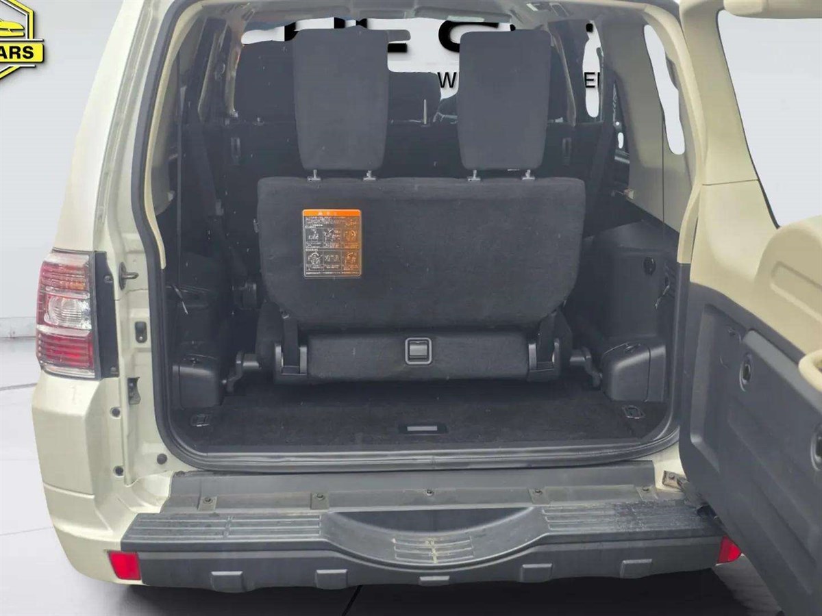 2013 Mitsubishi Pajero thumbnail