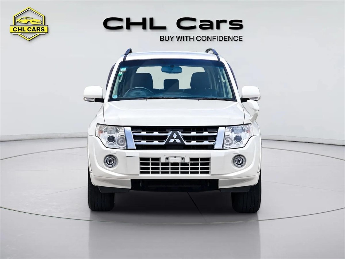 2013 Mitsubishi Pajero thumbnail