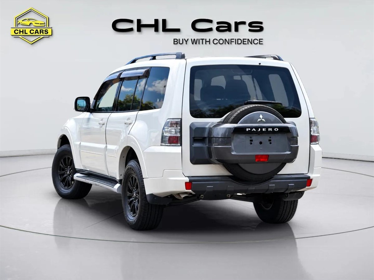 2013 Mitsubishi Pajero thumbnail