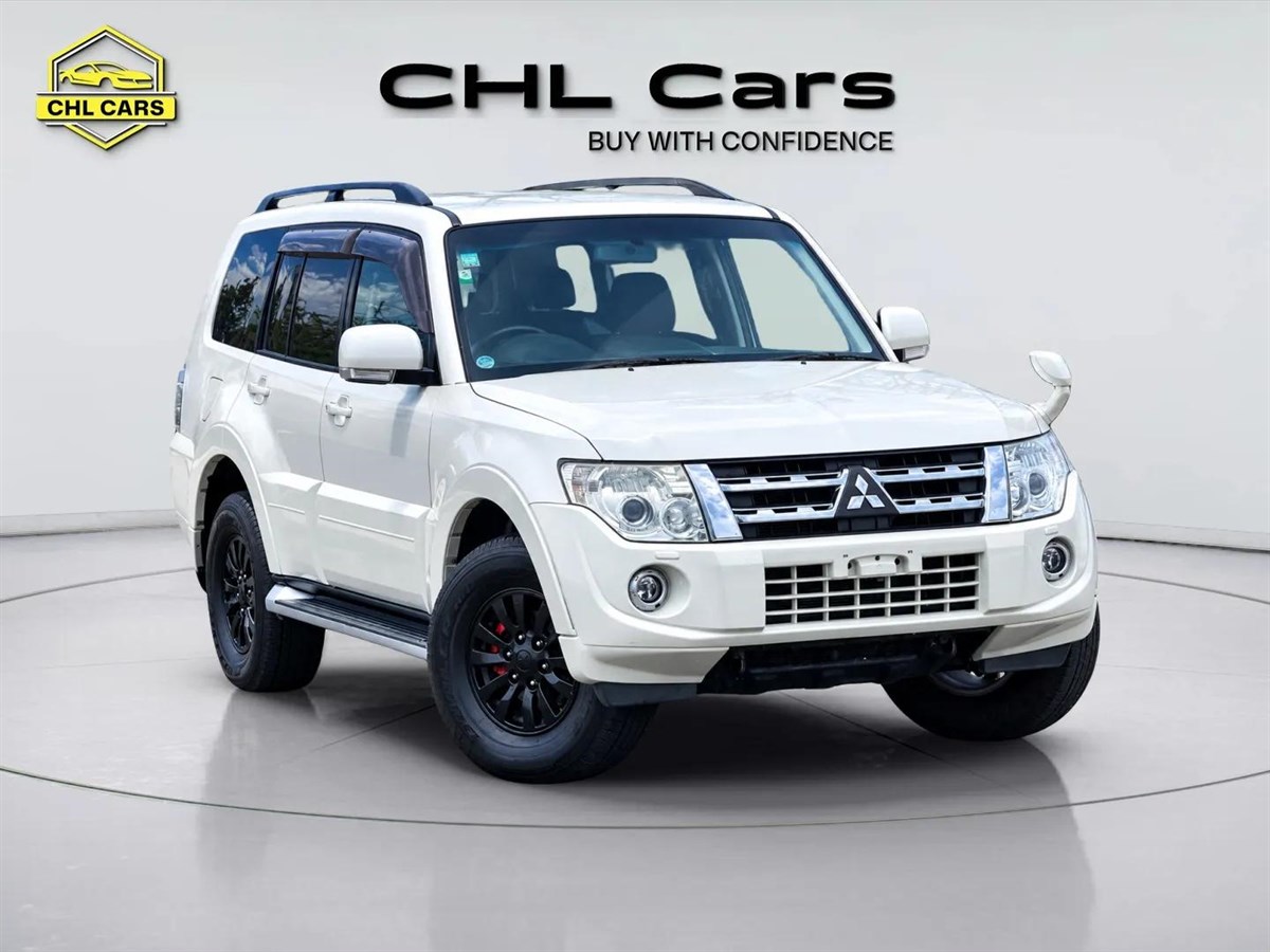 2013 Mitsubishi Pajero thumbnail