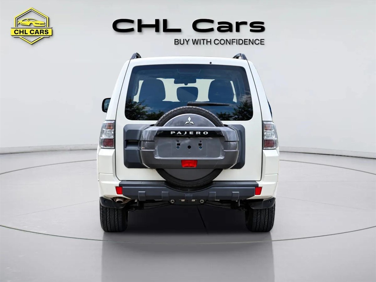 2013 Mitsubishi Pajero thumbnail
