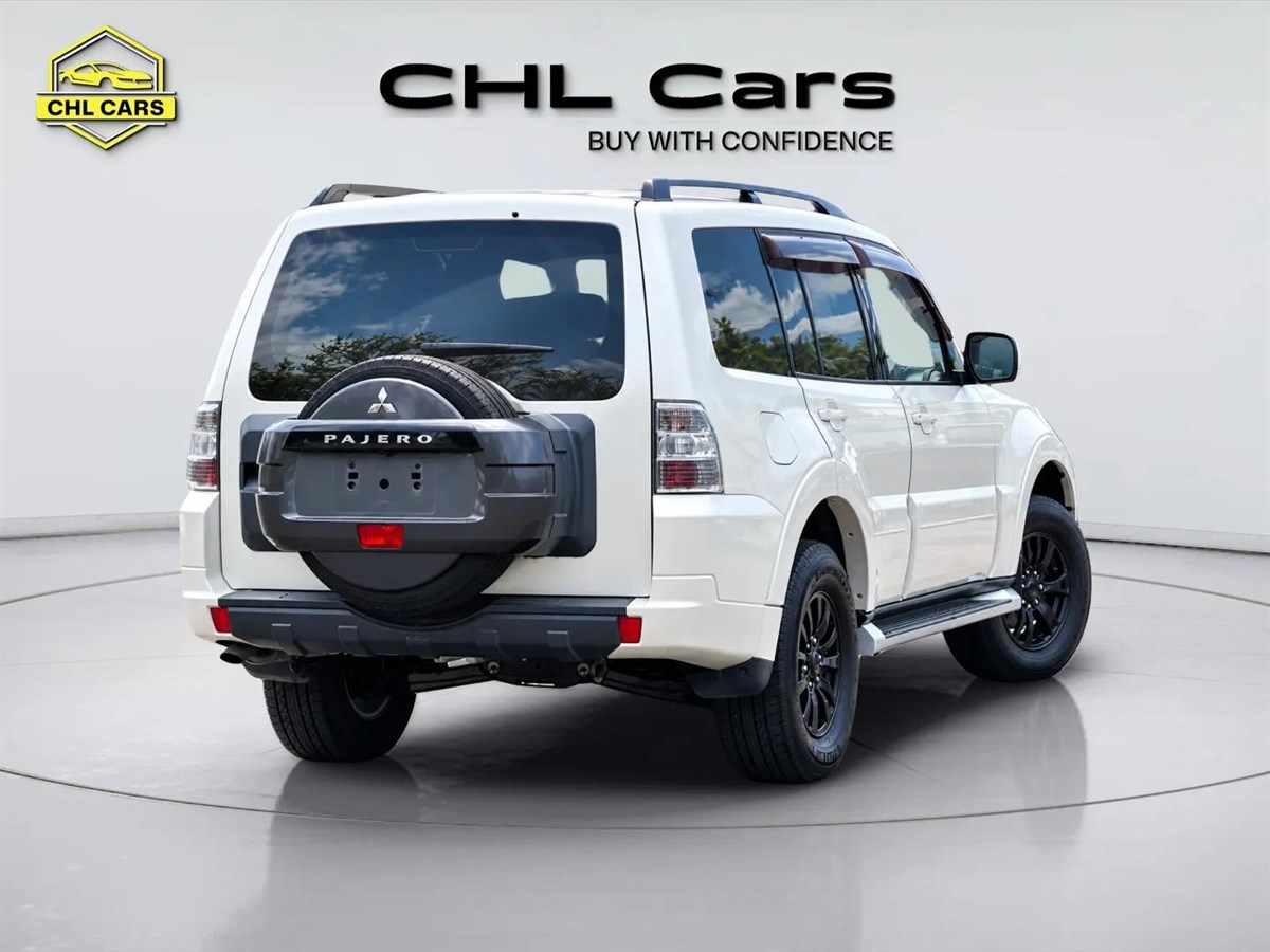 2013 Mitsubishi Pajero thumbnail