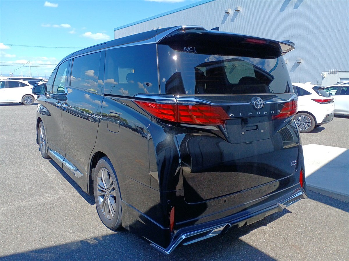 2026 Toyota Alphard thumbnail