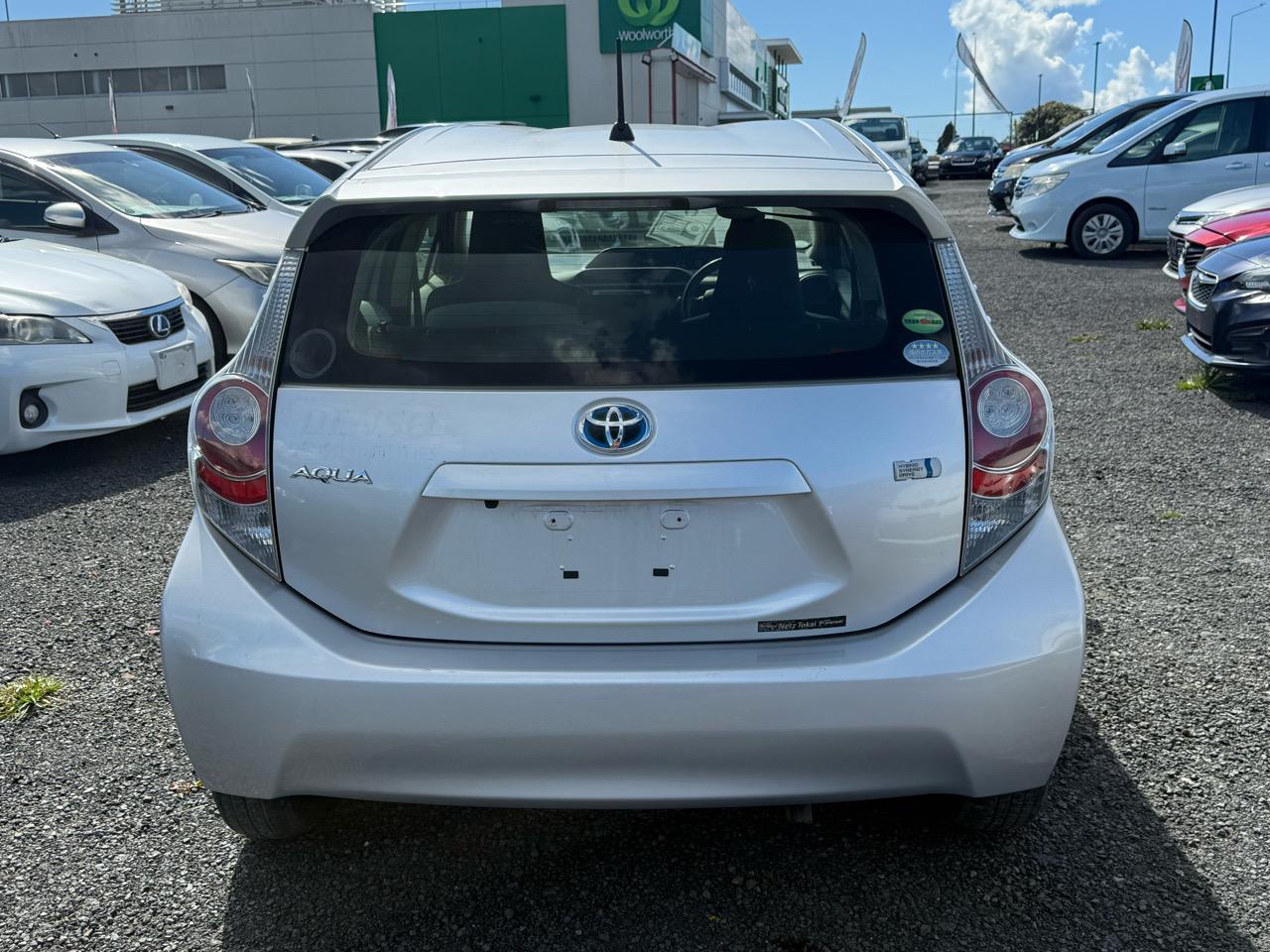 2013 Toyota Aqua thumbnail