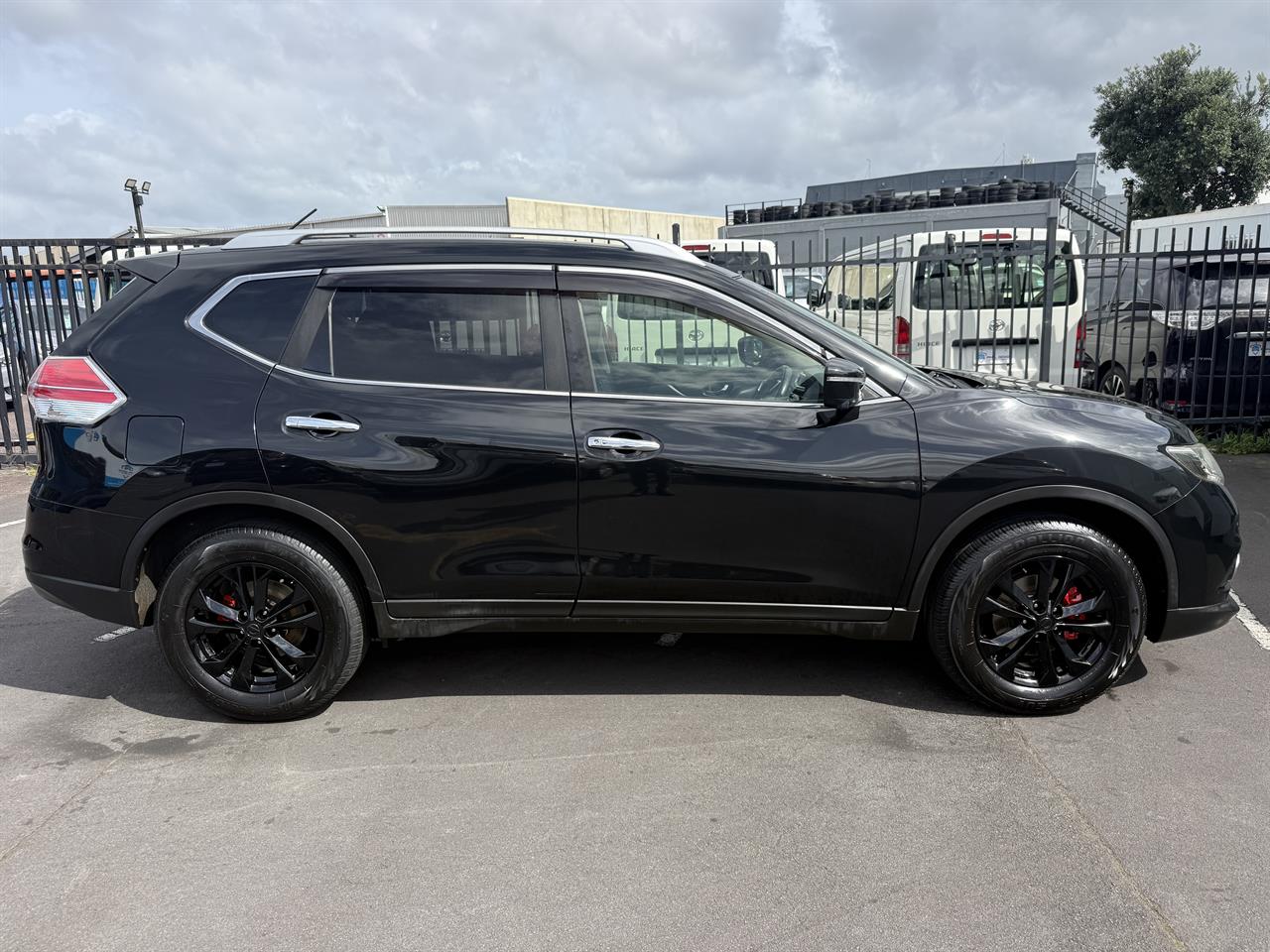 2016 Nissan X-Trail thumbnail