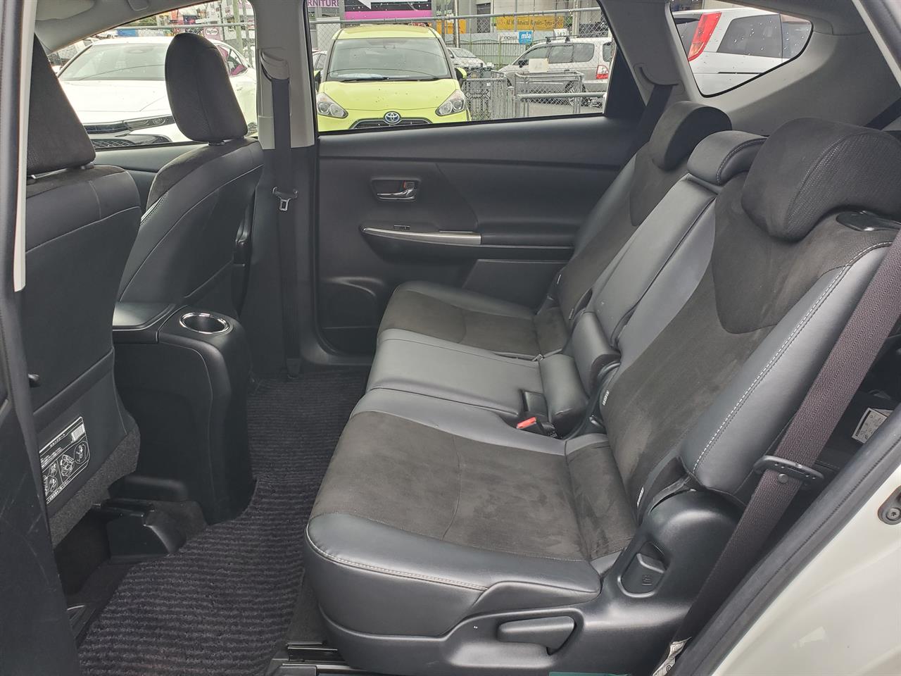2018 Toyota Prius thumbnail