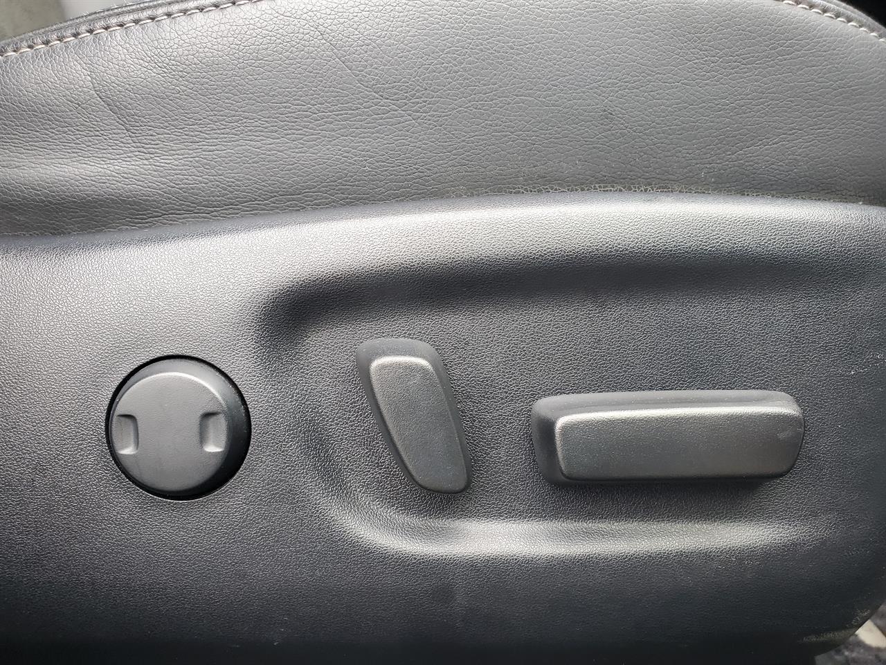 2018 Toyota Prius thumbnail