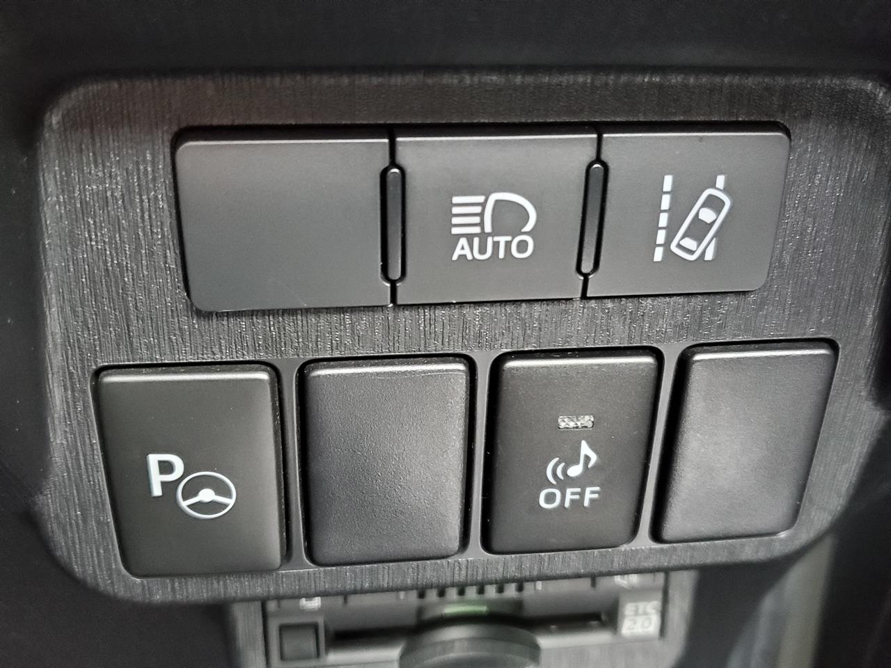 2018 Toyota Prius thumbnail