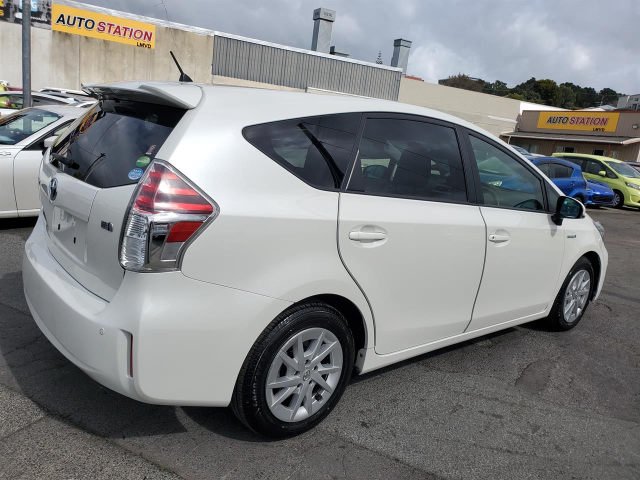 2018 Toyota Prius thumbnail