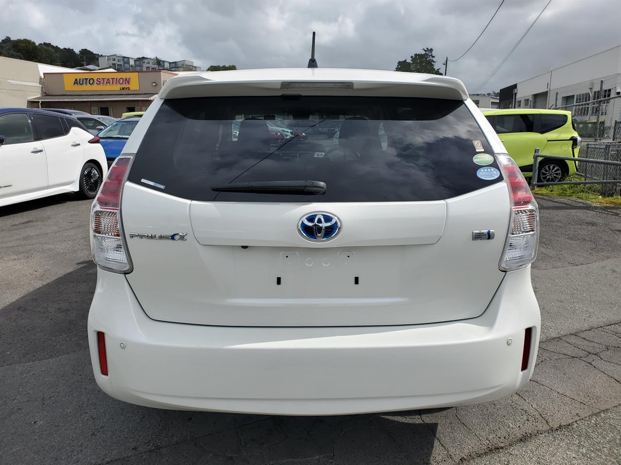 2018 Toyota Prius thumbnail
