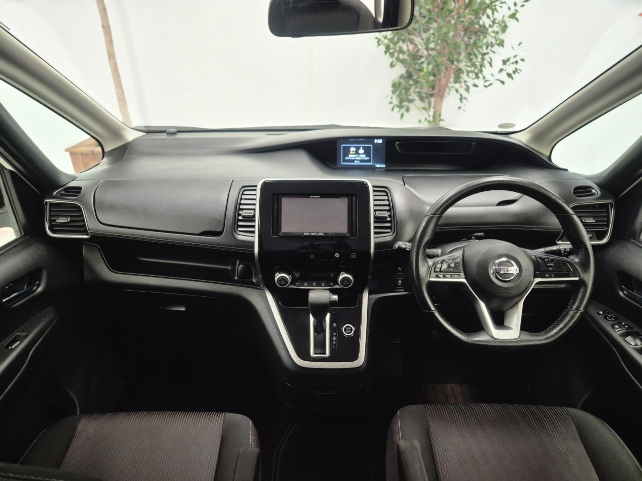 2018 Nissan Serena thumbnail