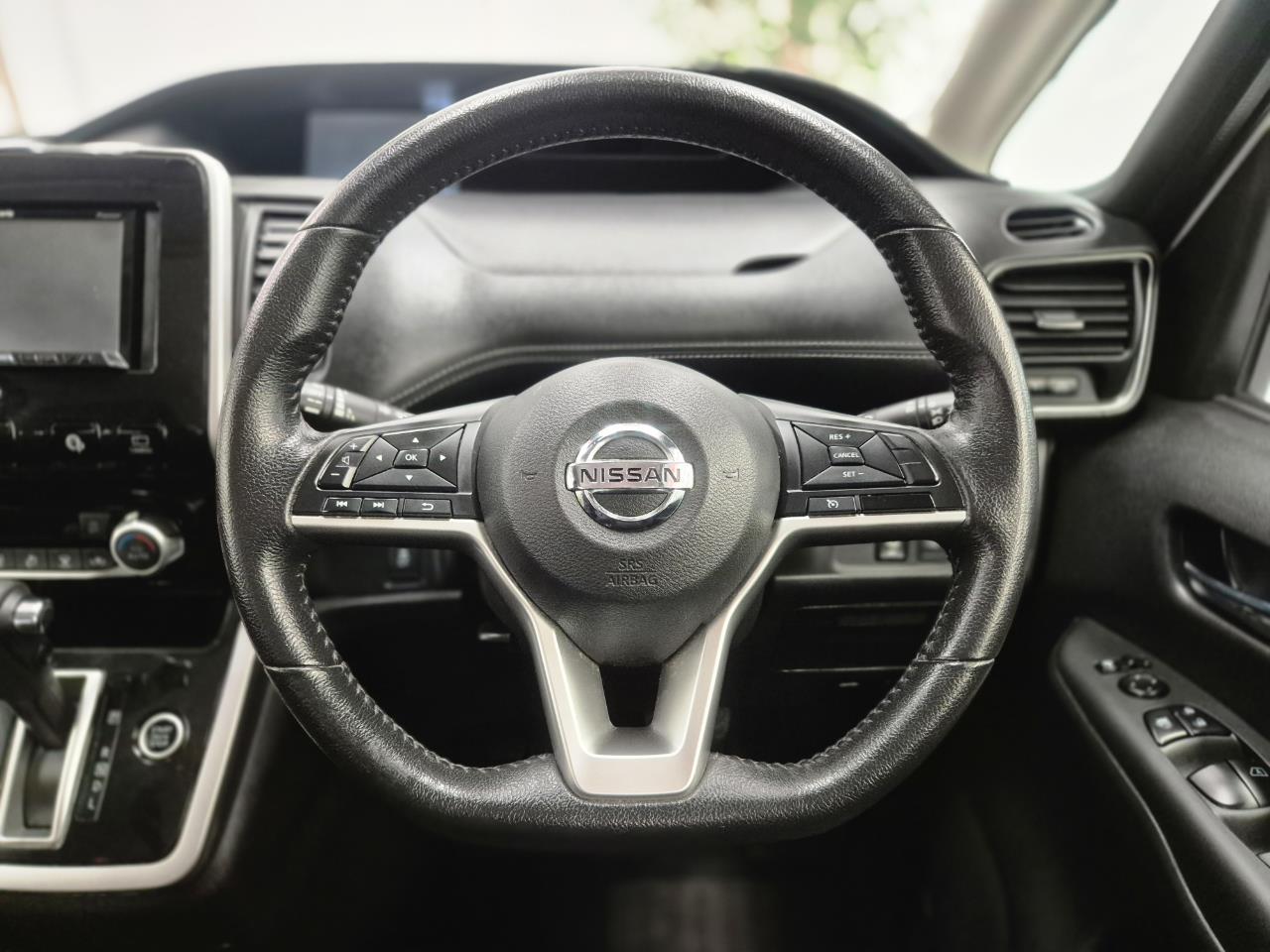 2018 Nissan Serena thumbnail