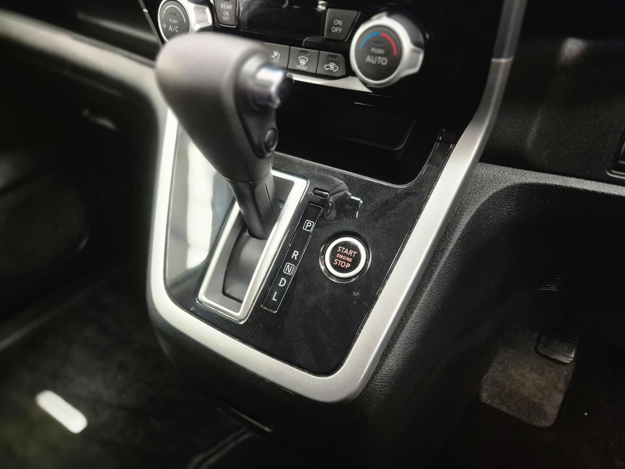 2018 Nissan Serena thumbnail