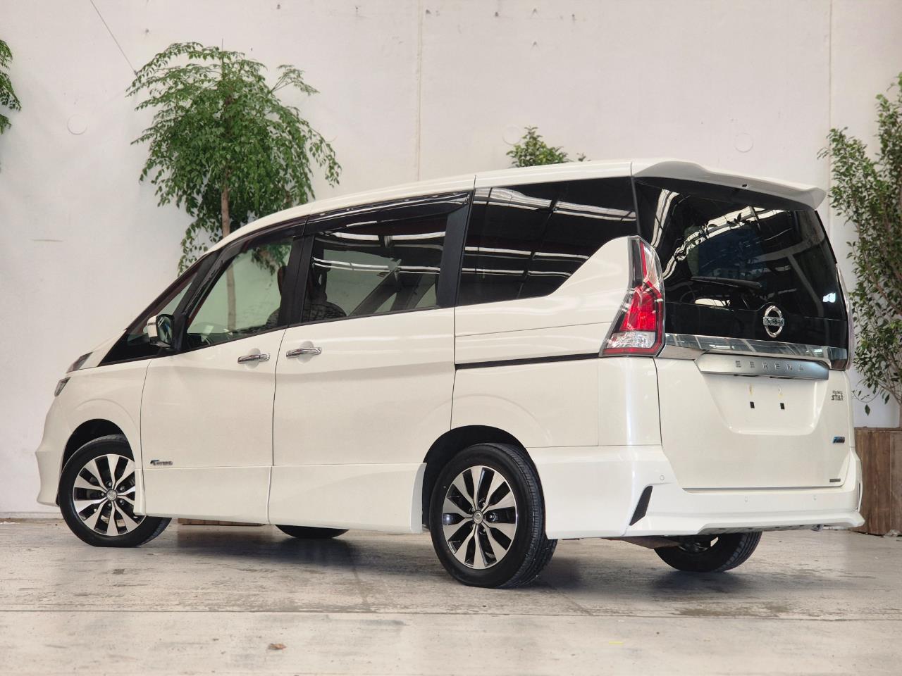 2018 Nissan Serena thumbnail