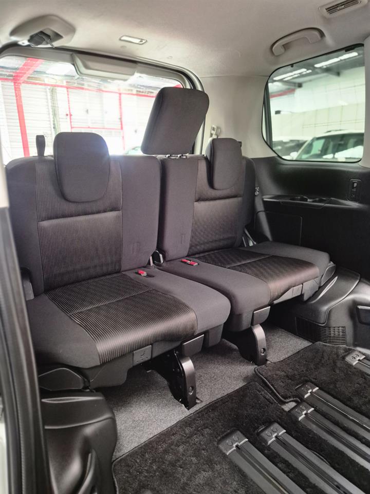 2018 Nissan Serena thumbnail