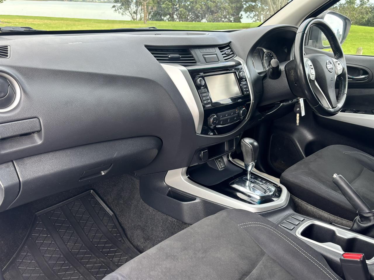 2019 Nissan Navara thumbnail