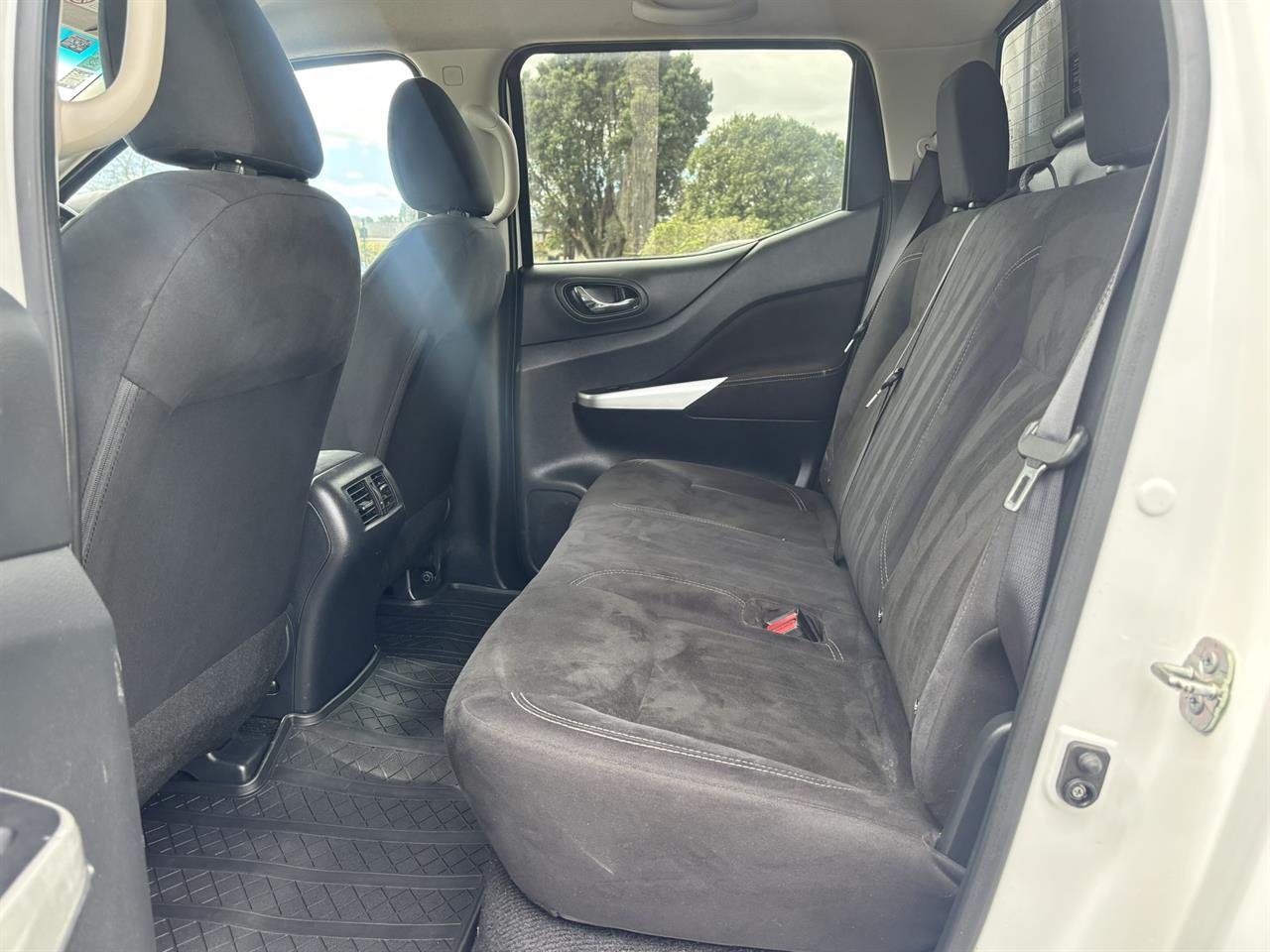2019 Nissan Navara thumbnail