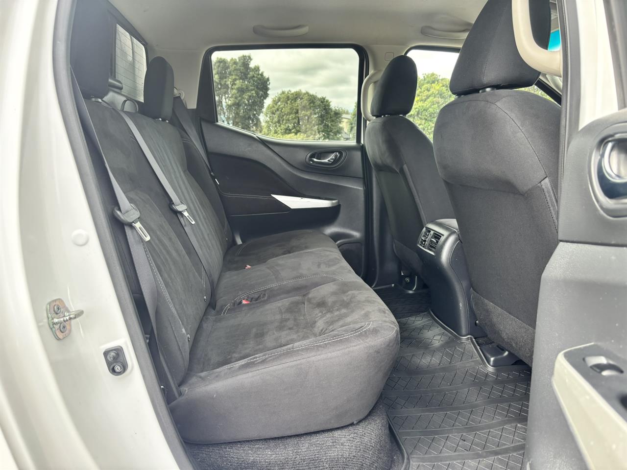 2019 Nissan Navara thumbnail