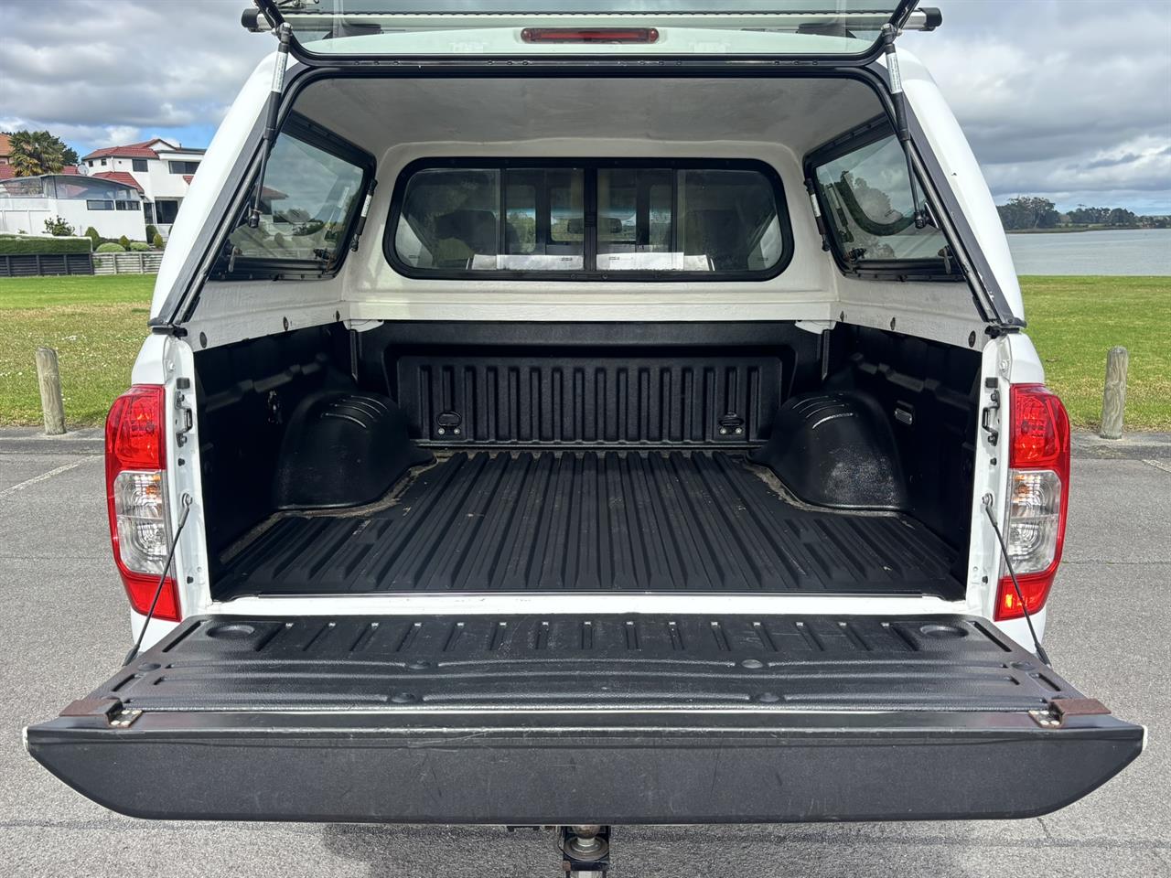 2019 Nissan Navara thumbnail