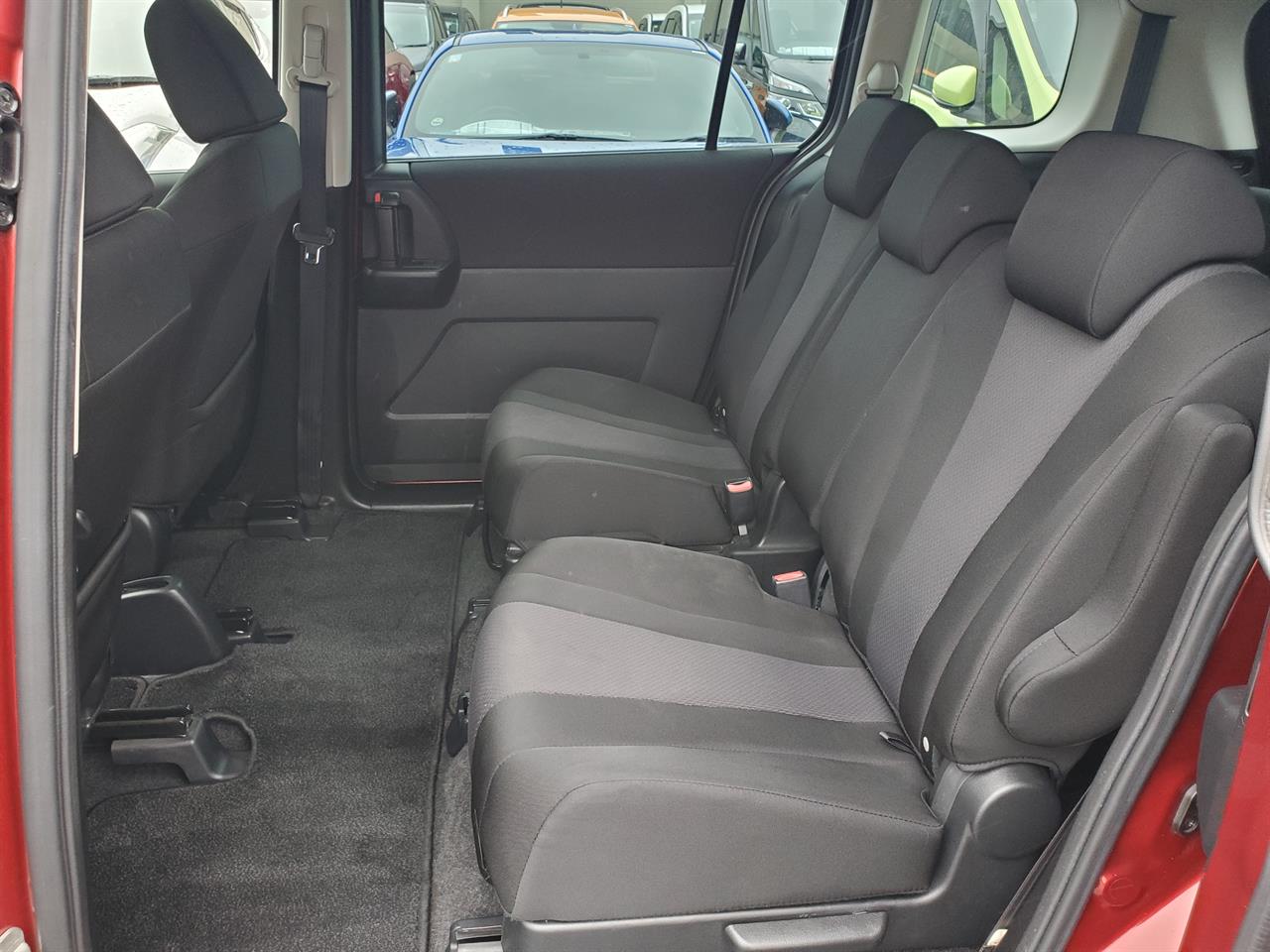 2015 Mazda Premacy thumbnail