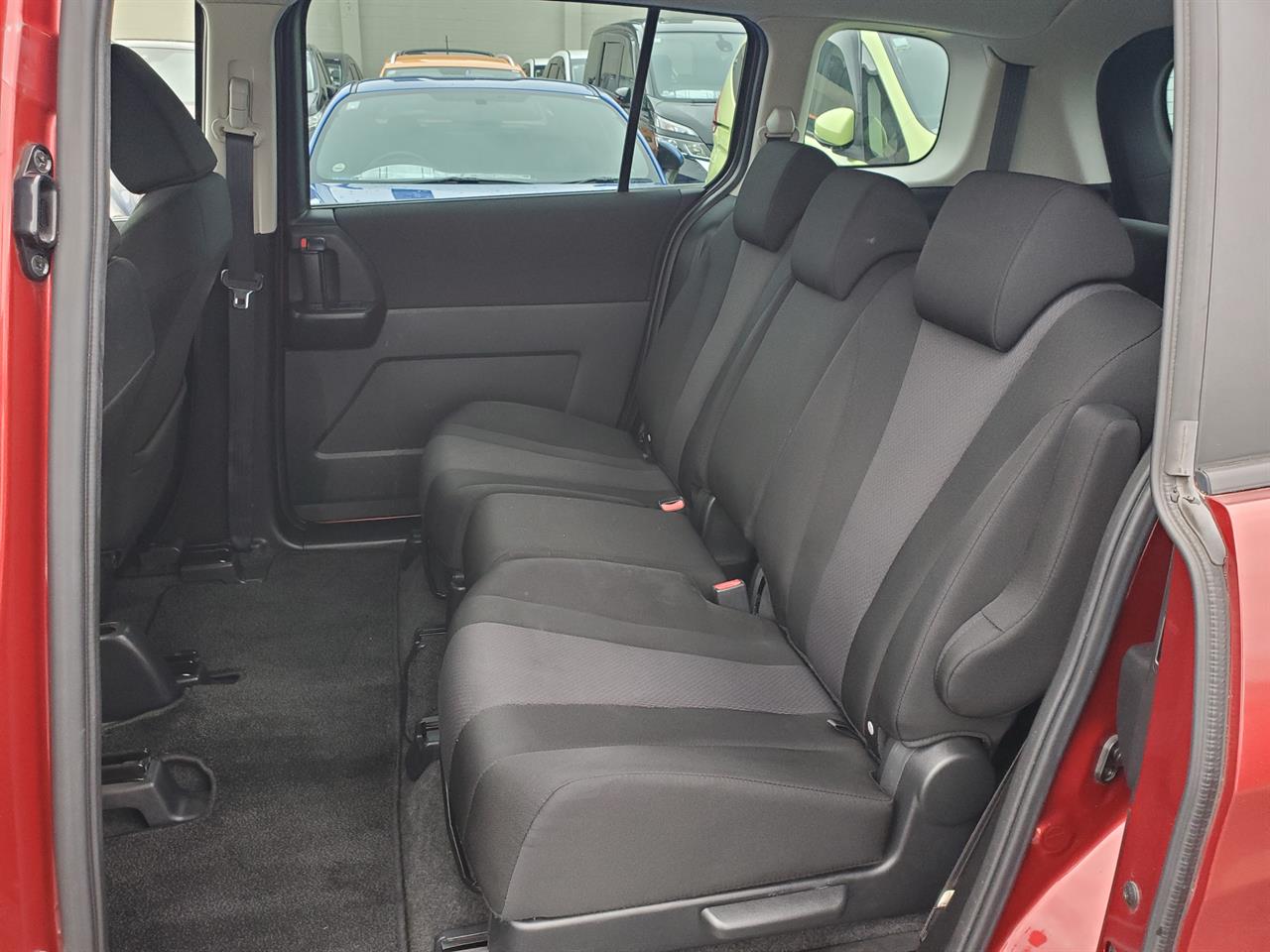 2015 Mazda Premacy thumbnail