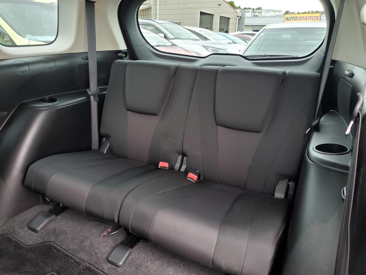 2015 Mazda Premacy thumbnail