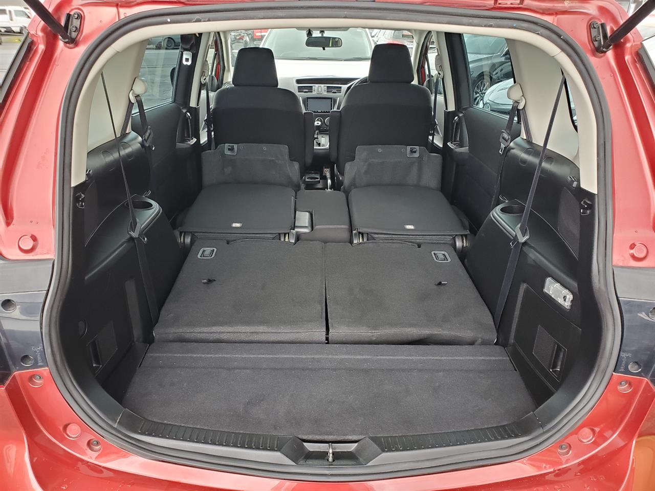 2015 Mazda Premacy thumbnail